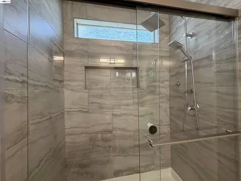 Bath - 7265 Cronin Cir, Dublin, CA 94568 photo 3 of 4