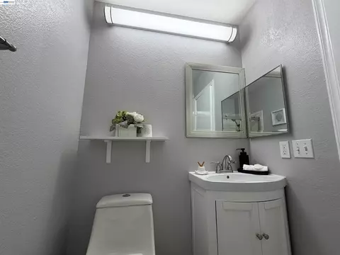 Bath - 7265 Cronin Cir, Dublin, CA 94568 photo 4 of 4