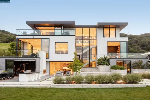 83 Dairy Creek Ln, Orinda, CA 94563