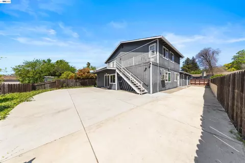 2102 Overhill Rd, Concord, CA 94520