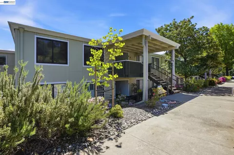1732 Oakmont Dr #4, Walnut Creek, CA 94595