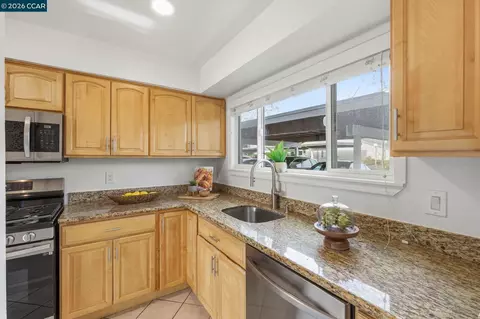 Kitchen - 1195 Kenwal Rd #B, Concord, CA 94521 photo 2 of 2
