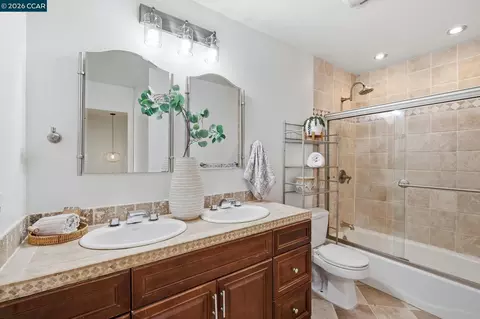Bath - 1195 Kenwal Rd #B, Concord, CA 94521 photo 2 of 2