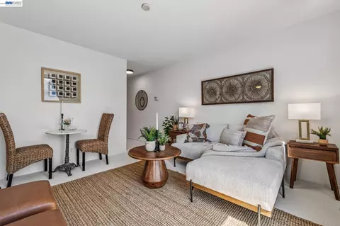 811 York St #326, Oakland, CA 94610