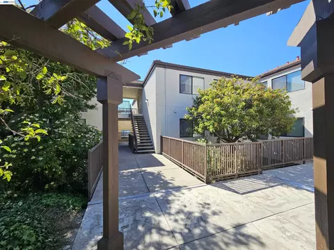 21103 Gary Dr #215, Hayward, CA 94546