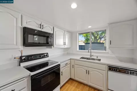 Kitchen - 36 Miramonte Dr, Moraga, CA 94556 photo 2 of 3