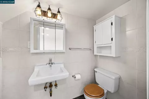 Bath - 36 Miramonte Dr, Moraga, CA 94556 photo 2 of 2