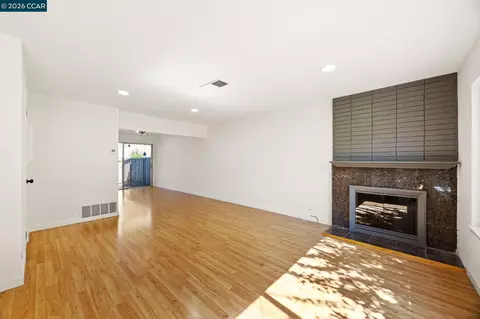 Living - 36 Miramonte Dr, Moraga, CA 94556 photo 4 of 6