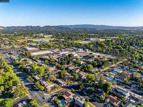 View/Area - 871 Litwin Dr, Concord, CA 94518 photo 7 of 11