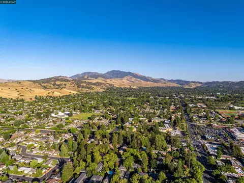 View/Area - 871 Litwin Dr, Concord, CA 94518 photo 9 of 11
