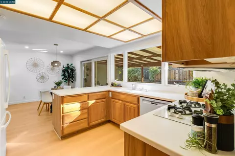 Kitchen - 871 Litwin Dr, Concord, CA 94518 photo 5 of 6