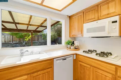 Kitchen - 871 Litwin Dr, Concord, CA 94518 photo 3 of 6