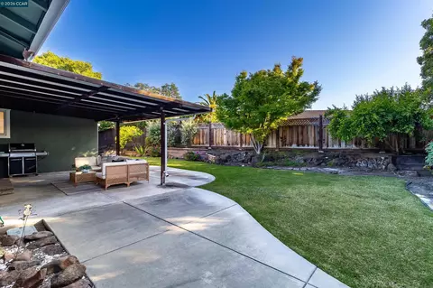 Exterior - 871 Litwin Dr, Concord, CA 94518 photo 8 of 14