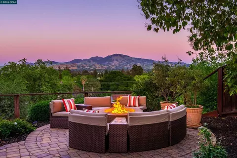 11 Dale Ct, Walnut Creek, CA 94595