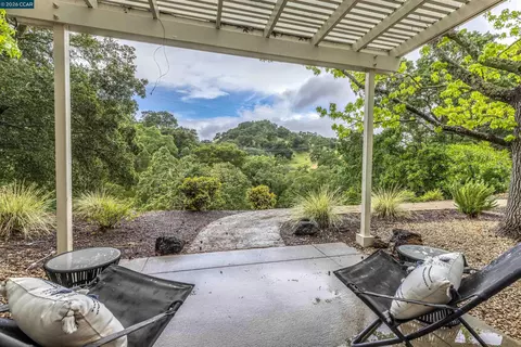 3152 Ptarmigan Dr #2, Walnut Creek, CA 94595