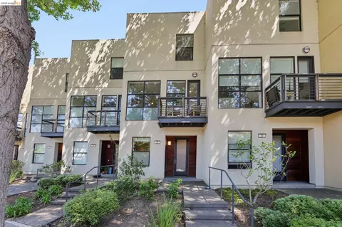 23 City Limits Cir, Emeryville, CA 94608