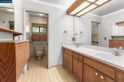 Bath - 31 Oak Knoll Loop, Walnut Creek, CA 94596 photo 1 of 5