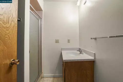 Bath - 31 Oak Knoll Loop, Walnut Creek, CA 94596 photo 5 of 5