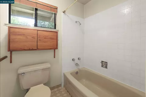Bath - 31 Oak Knoll Loop, Walnut Creek, CA 94596 photo 2 of 5