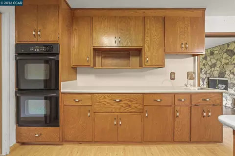 Kitchen - 31 Oak Knoll Loop, Walnut Creek, CA 94596 photo 2 of 2