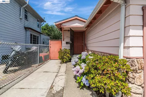2538 E 16th St, Oakland, CA 94601