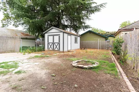 Exterior - 318 E Pine St, Stockton, CA 95204 photo 4 of 4