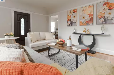 Entry Way - 318 E Pine St, Stockton, CA 95204 photo 1 of 3