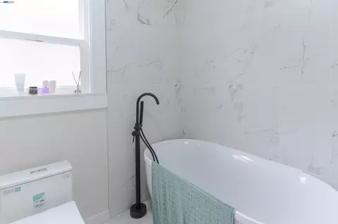 Bath - 318 E Pine St, Stockton, CA 95204 photo 4 of 4
