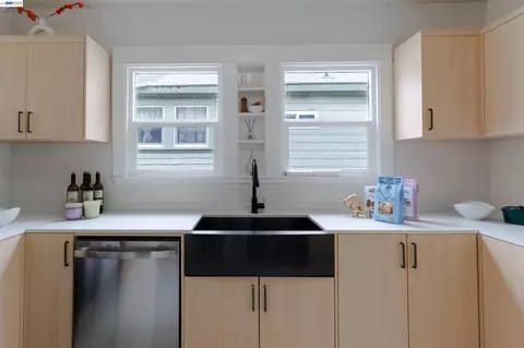 Kitchen - 318 E Pine St, Stockton, CA 95204 photo 1 of 6