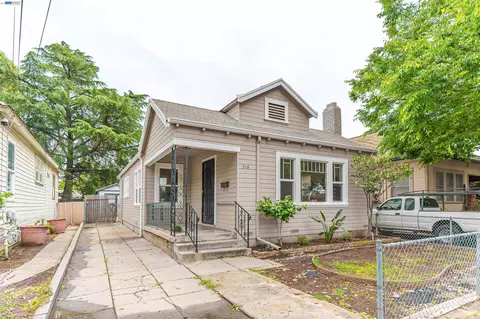 Exterior - 318 E Pine St, Stockton, CA 95204 photo 2 of 4
