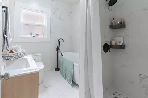Bath - 318 E Pine St, Stockton, CA 95204 photo 3 of 4