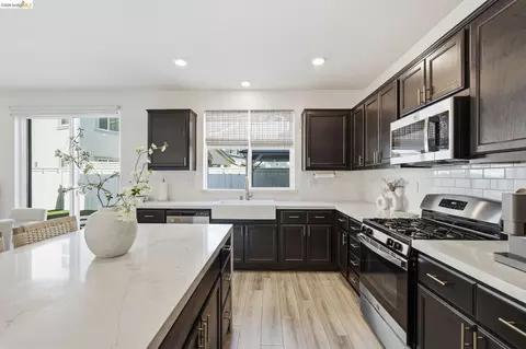 Kitchen - 15929 Testarossa St, Lathrop, CA 95330 photo 4 of 4