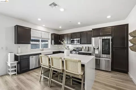 Kitchen - 15929 Testarossa St, Lathrop, CA 95330 photo 2 of 4