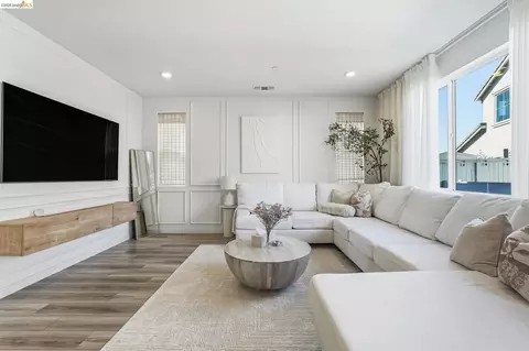 Living - 15929 Testarossa St, Lathrop, CA 95330 photo 1 of 1