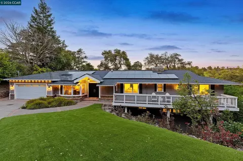 36 Oak Dr, Orinda, CA 94563