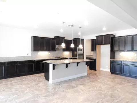 Kitchen - 1090 Lavender St, Manteca, CA 95337 photo 1 of 3