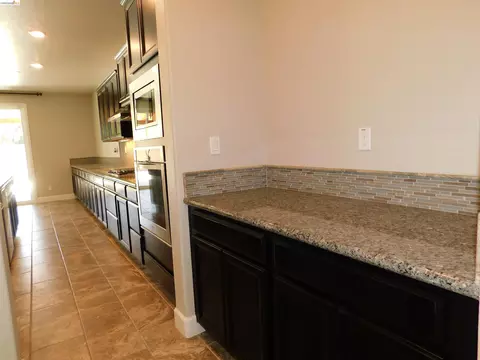 Entry Way - 1090 Lavender St, Manteca, CA 95337 photo 1 of 4