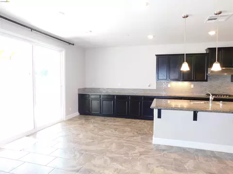 Kitchen - 1090 Lavender St, Manteca, CA 95337 photo 3 of 3