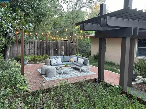 2050 Blackwood Dr, Walnut Creek, CA 94596