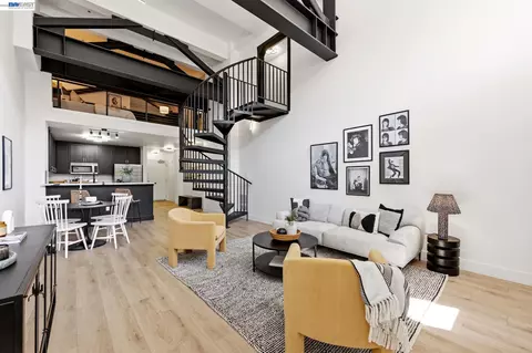 330 13th St #1A, Oakland, CA 94612