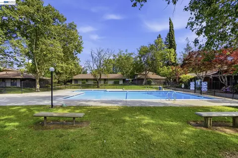 Exterior - 5505 Roundtree Dr #B, Concord, CA 94521 photo 7 of 7