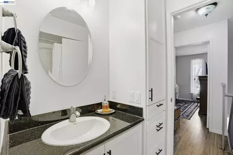 Bath - 5505 Roundtree Dr #B, Concord, CA 94521 photo 2 of 2