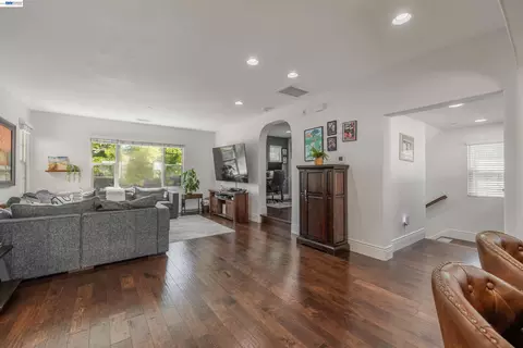 Entry Way - 908 Smith Ln, Milpitas, CA 95035 photo 2 of 8