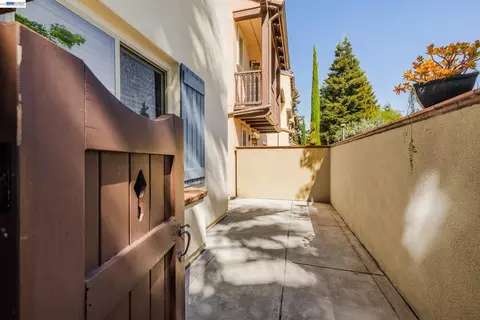 Exterior - 908 Smith Ln, Milpitas, CA 95035 photo 6 of 7