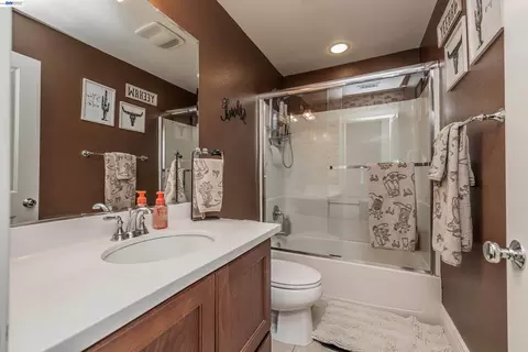 Bath - 908 Smith Ln, Milpitas, CA 95035 photo 2 of 4