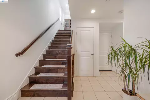 Entry Way - 908 Smith Ln, Milpitas, CA 95035 photo 5 of 8