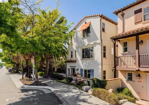 908 Smith Ln, Milpitas, CA 95035