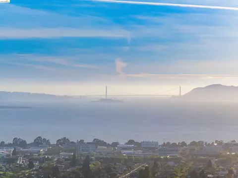 View/Area - 2550 Dana St #5F, Berkeley, CA 94704 photo 2 of 12