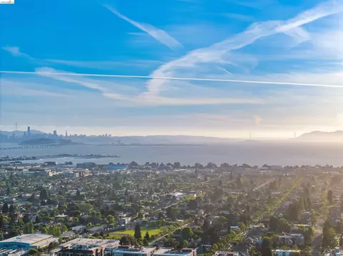 View/Area - 2550 Dana St #5F, Berkeley, CA 94704 photo 3 of 12