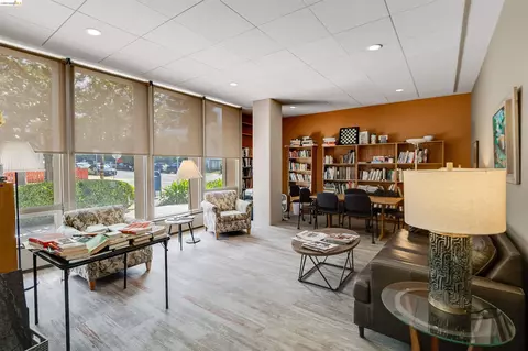 View/Area - 2550 Dana St #5F, Berkeley, CA 94704 photo 7 of 12